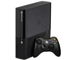 Microsoft Xbox 360 E Stingray 4GB - siln pokrban lev strana konzole  (bazar) - 1899 K